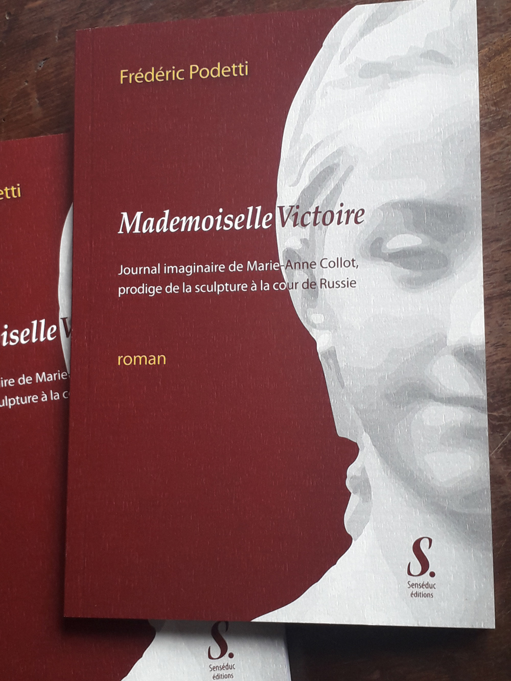 mademoiselle victoire roman de frederic podetti senseduc edition